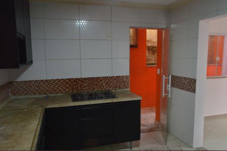 Casa de condomínio para alugar com 230m², 3 quartos e 2 vagasCozinha