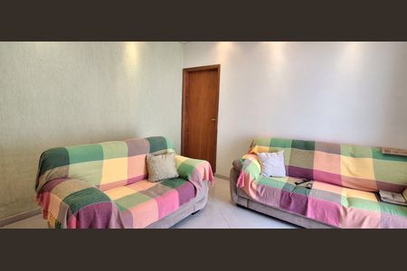 Casa à venda com 228m², 2 quartos e 2 vagasSala