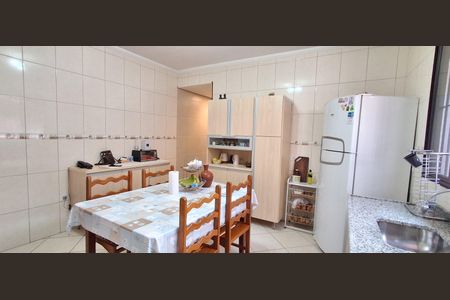 Casa à venda com 228m², 2 quartos e 2 vagasCozinha