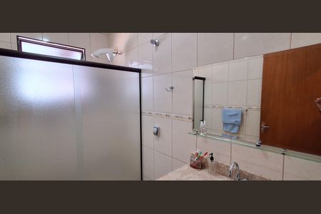 Casa à venda com 228m², 2 quartos e 2 vagasBanheiro Social