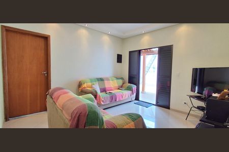 Casa à venda com 228m², 2 quartos e 2 vagasSala