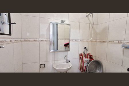 Casa à venda com 228m², 2 quartos e 2 vagasBanheiro de Serviço