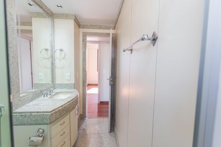 Apartamento à venda com 158m², 4 quartos e 2 vagasBanheiro Social 