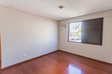 Apartamento à venda com 158m², 4 quartos e 2 vagasSuíte