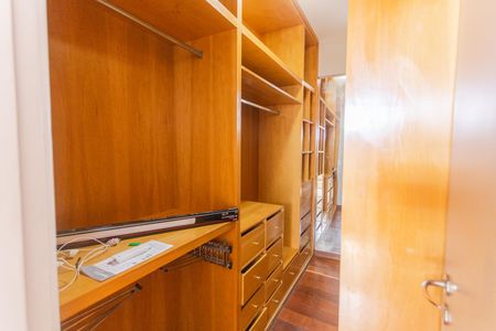 Apartamento à venda com 158m², 4 quartos e 2 vagasCloset da Suíte