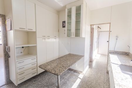 Apartamento à venda com 158m², 4 quartos e 2 vagasCozinha