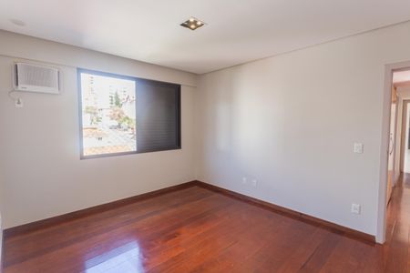 Apartamento à venda com 158m², 4 quartos e 2 vagasSuíte