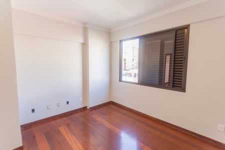 Apartamento à venda com 158m², 4 quartos e 2 vagasQuarto 4