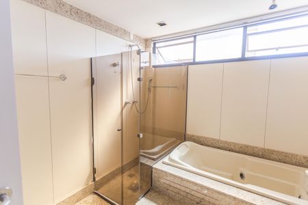 Apartamento à venda com 158m², 4 quartos e 2 vagasBanheiro da Suíte