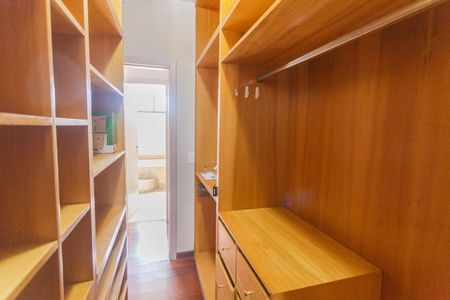 Apartamento à venda com 158m², 4 quartos e 2 vagasCloset da Suíte