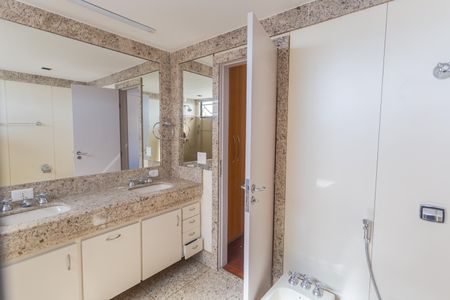 Apartamento à venda com 158m², 4 quartos e 2 vagasBanheiro da Suíte