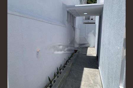 Casa à venda com 83m², 2 quartos e 1 vaga