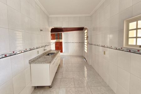 Casa para alugar com 349m², 2 quartos e 4 vagasCozinha