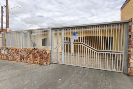 Casa para alugar com 349m², 2 quartos e 4 vagasFachada