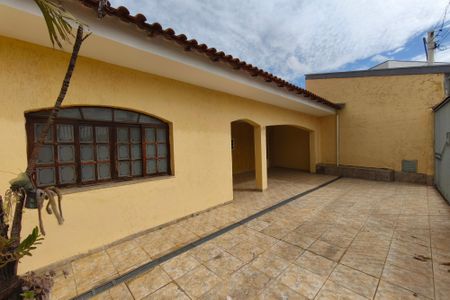 Casa para alugar com 349m², 2 quartos e 4 vagasQuintal - Garagem