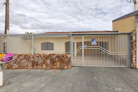 Casa para alugar com 349m², 2 quartos e 4 vagasPLACA INSTALADA NA FACHADA