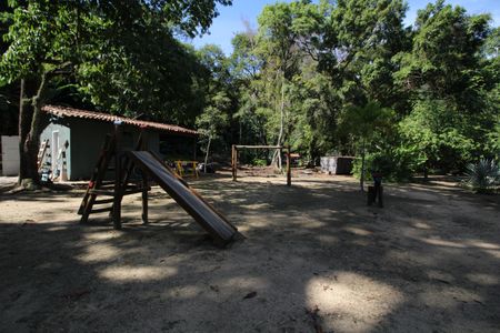 Casa de condomínio à venda com 273m², 4 quartos e 4 vagasÁrea Comum - Playground