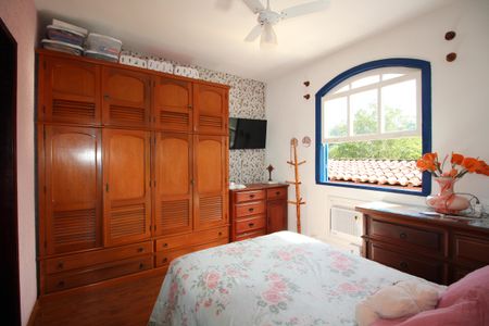 Casa de condomínio à venda com 273m², 4 quartos e 4 vagasQuarto 4 - Suíte