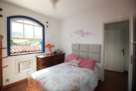 Casa de condomínio à venda com 273m², 4 quartos e 4 vagasQuarto 4 - Suíte