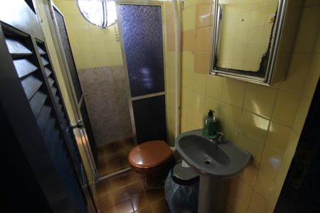Casa de condomínio à venda com 273m², 4 quartos e 4 vagasBanheiro de Serviço