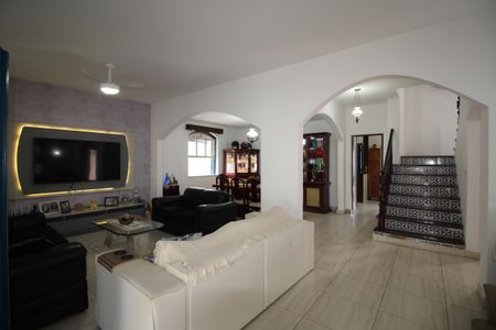 Casa de condomínio à venda com 273m², 4 quartos e 4 vagasSala