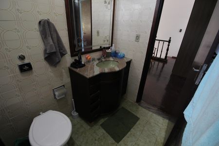 Casa de condomínio à venda com 273m², 4 quartos e 4 vagasBanheiro Social