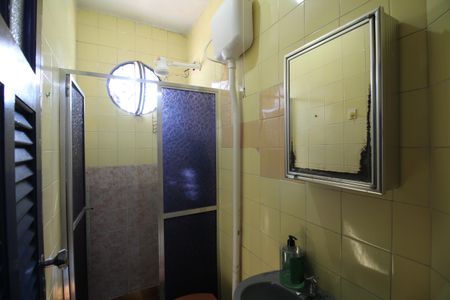 Casa de condomínio à venda com 273m², 4 quartos e 4 vagasBanheiro de Serviço