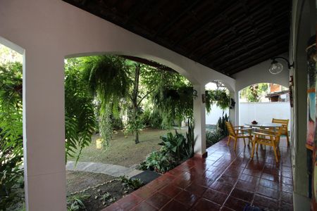 Casa de condomínio à venda com 273m², 4 quartos e 4 vagasVaranda