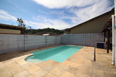 Casa de condomínio à venda com 273m², 4 quartos e 4 vagasPiscina