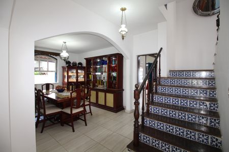 Casa de condomínio à venda com 273m², 4 quartos e 4 vagasSala