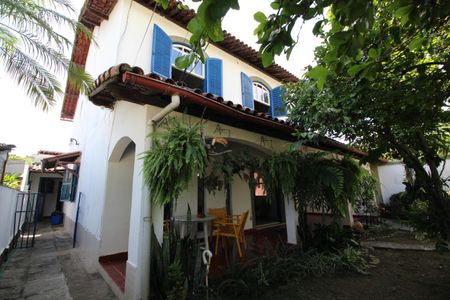 Casa de condomínio à venda com 273m², 4 quartos e 4 vagasFachada da Frente