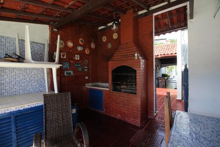 Casa de condomínio à venda com 273m², 4 quartos e 4 vagasChurrasqueira