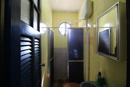 Casa de condomínio à venda com 273m², 4 quartos e 4 vagasBanheiro de Serviço