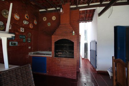 Casa de condomínio à venda com 273m², 4 quartos e 4 vagasChurrasqueira