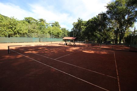 Casa de condomínio à venda com 273m², 4 quartos e 4 vagasÁrea Comum - Quadra de Tênis