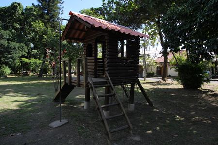 Casa de condomínio à venda com 273m², 4 quartos e 4 vagasÁrea Comum - Playground