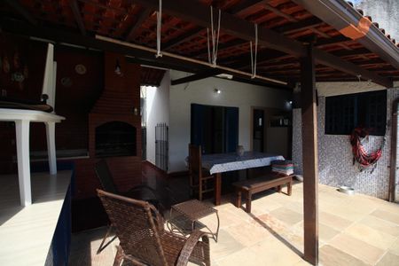 Casa de condomínio à venda com 273m², 4 quartos e 4 vagasÁrea Externa - Fundos