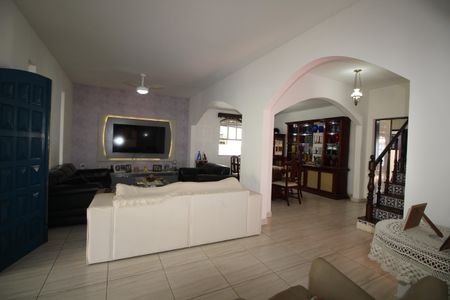 Casa de condomínio à venda com 273m², 4 quartos e 4 vagasSala