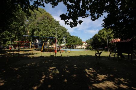 Casa de condomínio à venda com 273m², 4 quartos e 4 vagasÁrea Comum - Playground