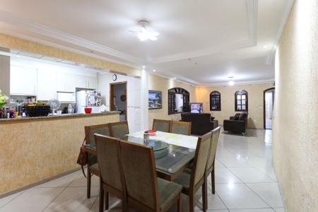 Casa à venda com 250m², 3 quartos e 3 vagas Casa à venda com 250m², 3 quartos e 3 vagasSala