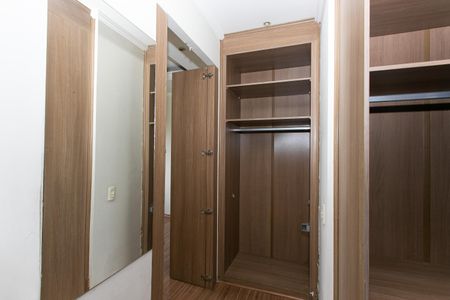 Apartamento para alugar com 63m², 3 quartos e 1 vaga Apartamento para alugar com 63m², 3 quartos e 1 vagaCloset do Quarto 2