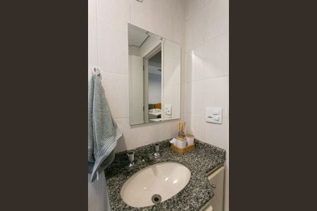 Apartamento à venda com 63m², 2 quartos e 1 vaga Apartamento à venda com 63m², 2 quartos e 1 vagaBanheiro Social