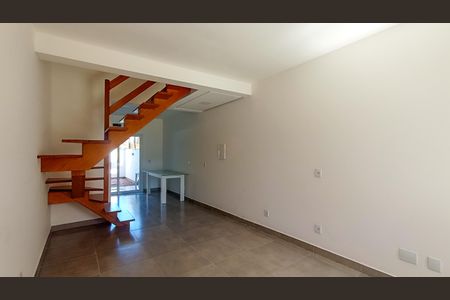 Sala  de casa de condomínio para alugar com 2 quartos, 88m² em Hípica, Porto Alegre