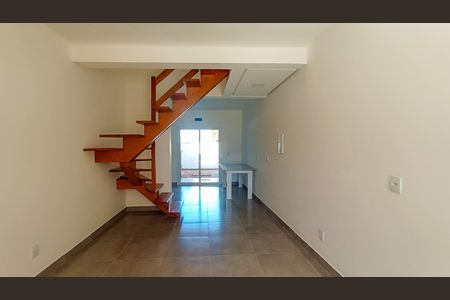 Sala  de casa de condomínio para alugar com 2 quartos, 88m² em Hípica, Porto Alegre