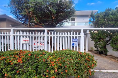 Casa à venda com 334m², 4 quartos e 3 vagasFachada