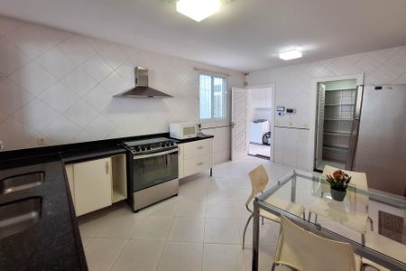 Casa à venda com 334m², 4 quartos e 3 vagasCozinha