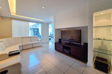 Casa à venda com 334m², 4 quartos e 3 vagasSala 3