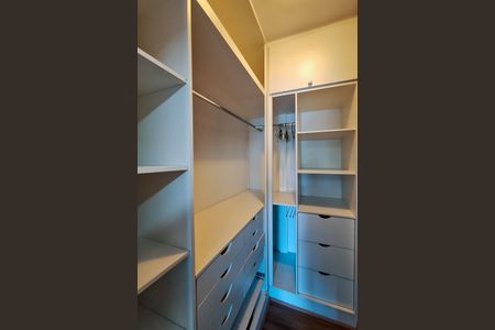 Casa à venda com 334m², 4 quartos e 3 vagasCloset da suíte 1