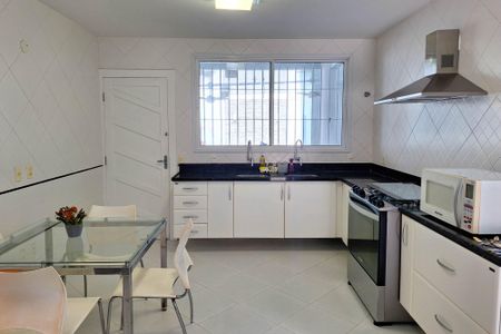 Casa à venda com 334m², 4 quartos e 3 vagasCozinha