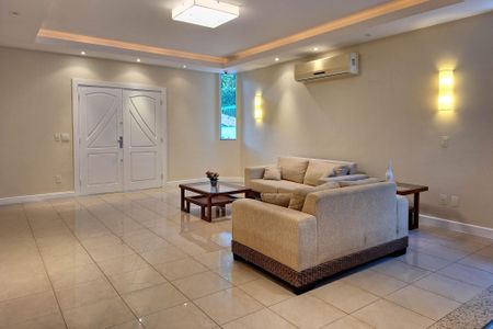 Casa à venda com 334m², 4 quartos e 3 vagasSala 1